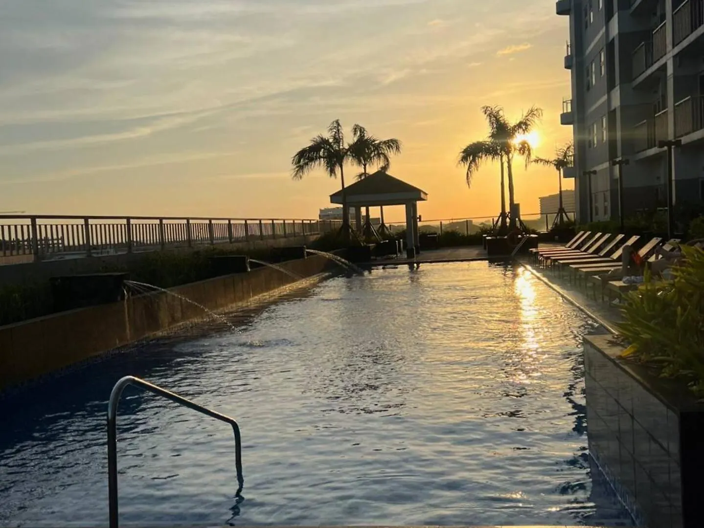 Aesthetic Apartment W/ Netflix, Near Us Embassy Manila Philippines