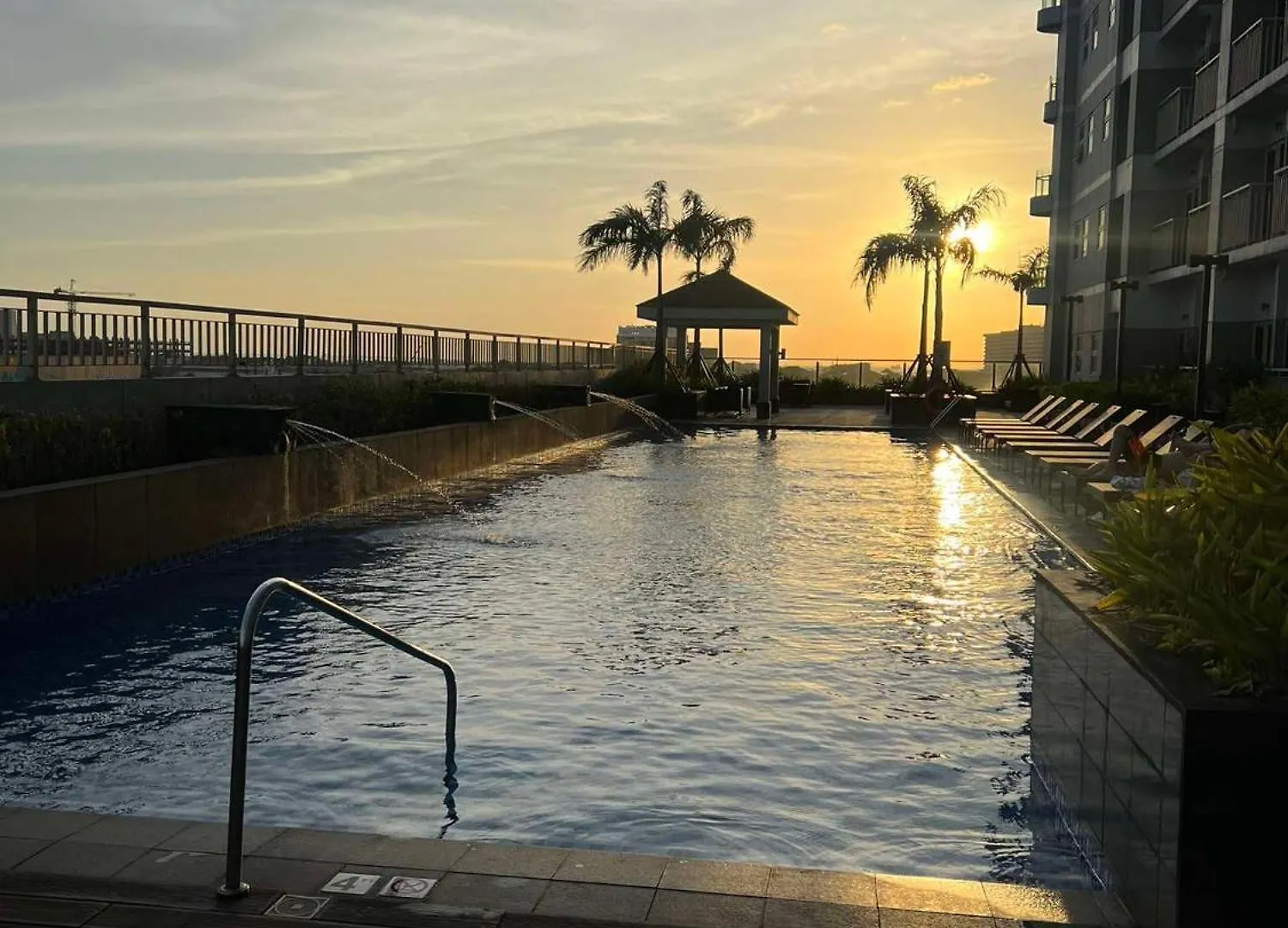 Aesthetic Apartment W/ Netflix, Near Us Embassy Manila